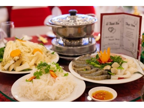 Mẫu bàn tiệc cưới