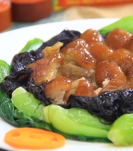 Giò heo hầm nấm