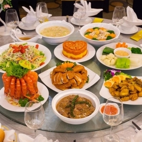 Mẫu bàn tiệc cưới